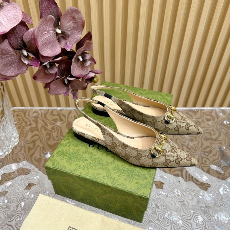 G*u*i sandals